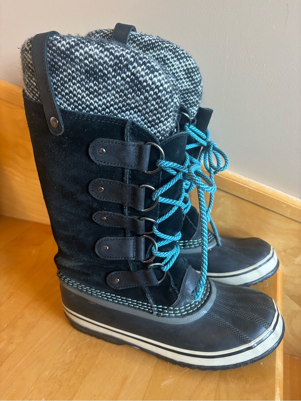 Sorel Black Winter Boots with Teal Laces